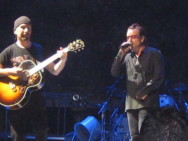 Bono singing with Edge